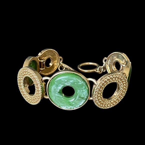 Signed Monet Green Life Saver Gold Tone Circle Bracelet Toggle Clasp 7.5”L - Picture 3 of 9